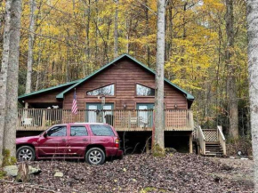 WOODEN DREAM- Intimate Cabin near Smoky Mountains